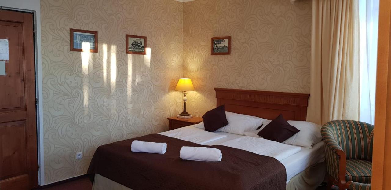 Hotel A Restaurace Pomezi Cínovec エクステリア 写真