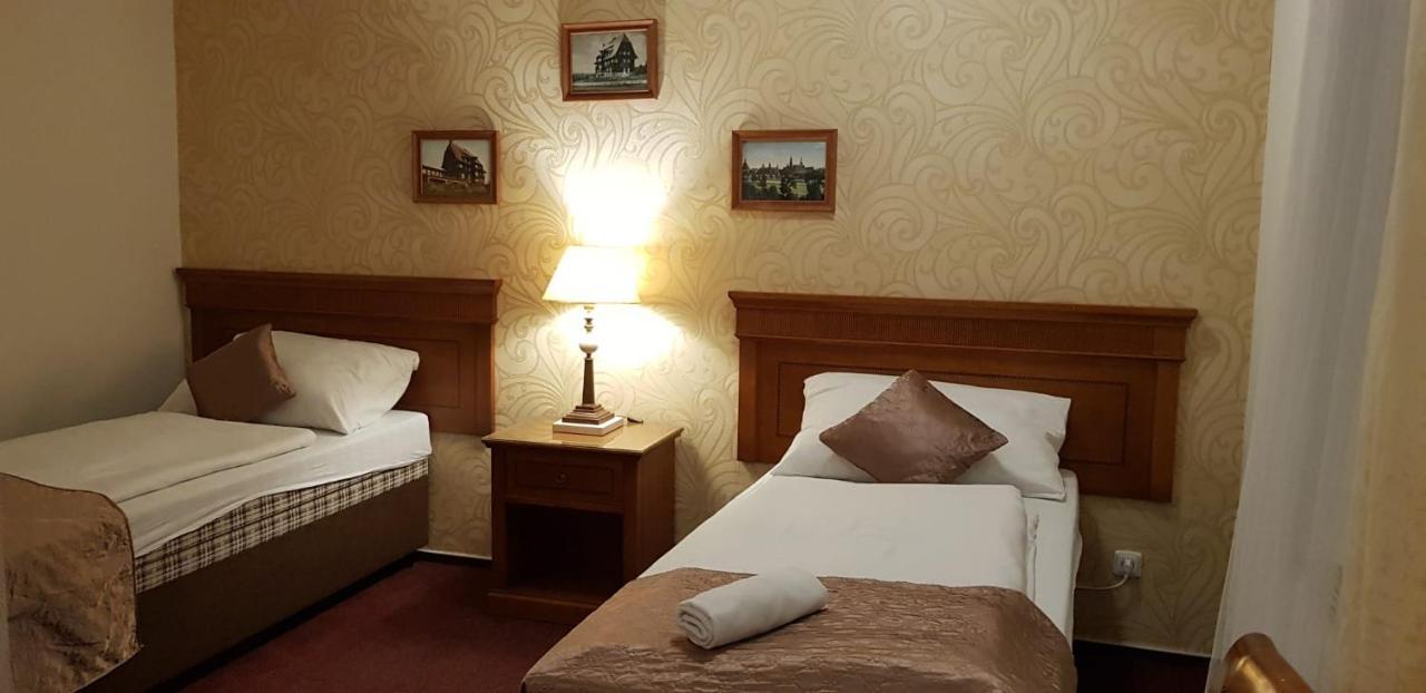 Hotel A Restaurace Pomezi Cínovec エクステリア 写真
