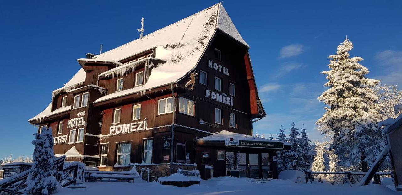 Hotel A Restaurace Pomezi Cínovec エクステリア 写真