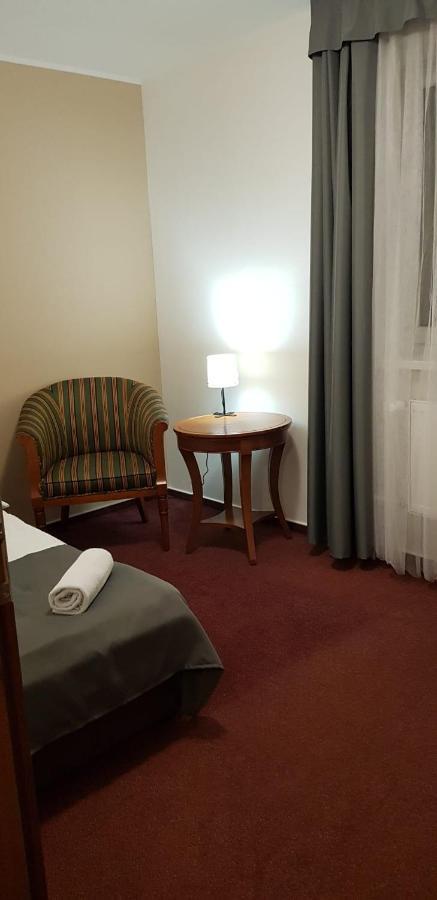 Hotel A Restaurace Pomezi Cínovec エクステリア 写真