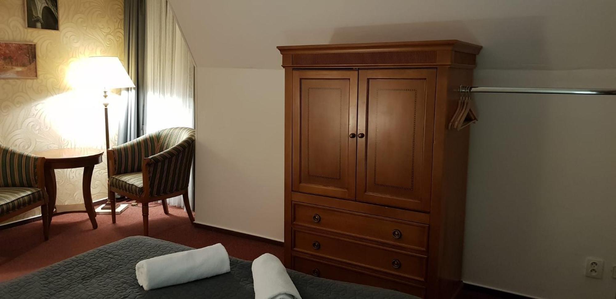 Hotel A Restaurace Pomezi Cínovec エクステリア 写真