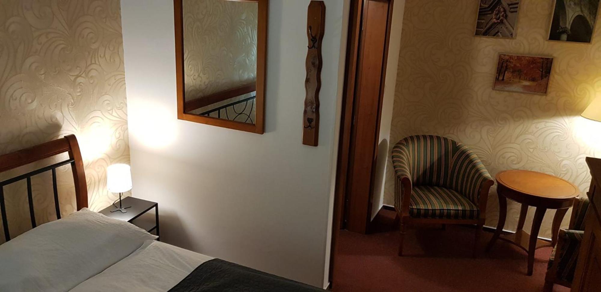 Hotel A Restaurace Pomezi Cínovec エクステリア 写真