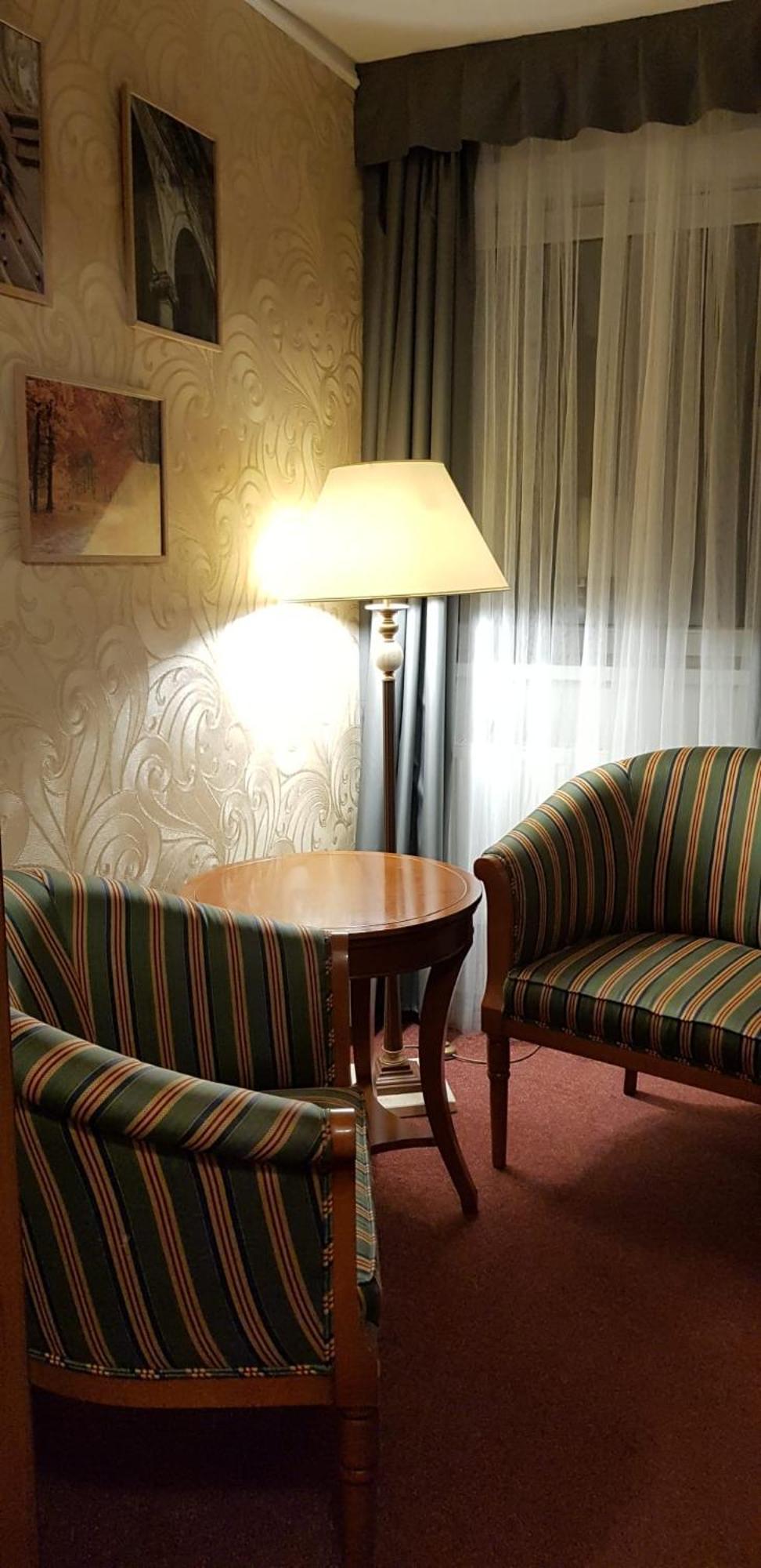 Hotel A Restaurace Pomezi Cínovec エクステリア 写真